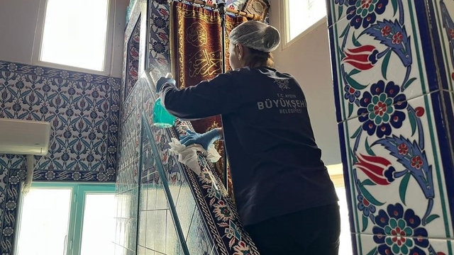 Aydın Büyükşehir'den Karacaören'de camilerde temizlik çalışması