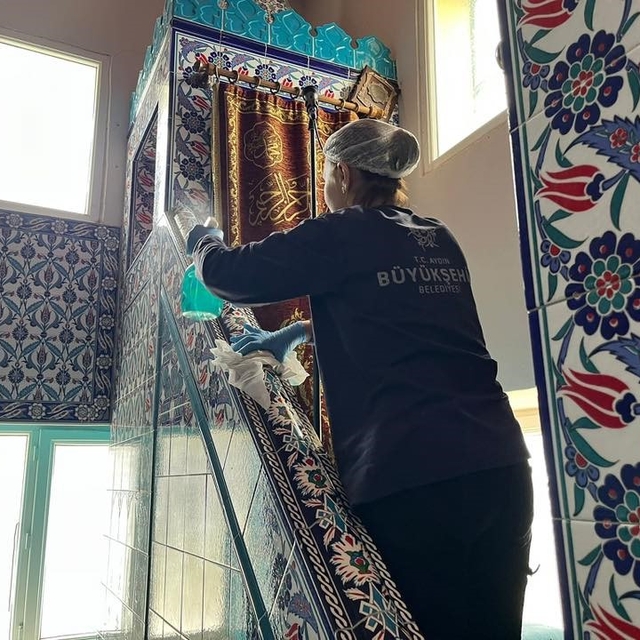 Aydın Büyükşehir'den Karacaören'de camilerde temizlik çalışması