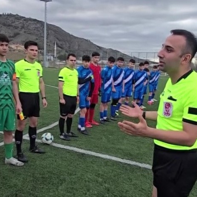 Amasya'da sahada sağlık görevlisi olmayınca hakem maçı oynatmadı