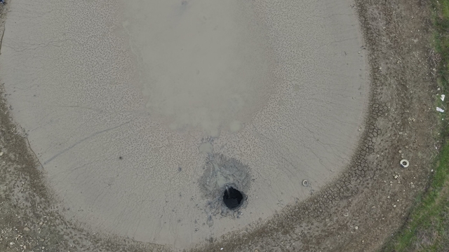 46 yıl sonra ortaya çıktı: Gölet çöktü, su yer altından başka noktadan çıktı
Kapatılan mağara çökme ile açığa çıktı: Gölet saniyeler içinde yok oldu