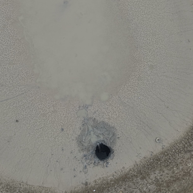 46 yıl sonra ortaya çıktı: Gölet çöktü, su yer altından başka noktadan çıkt...