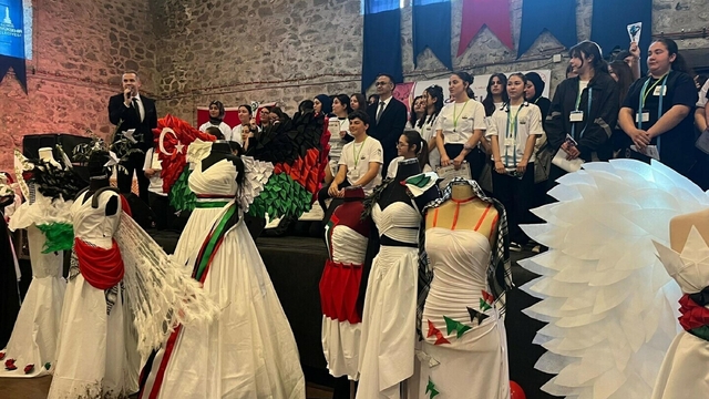 Meslek lisesi öğrencileri Filistin'i kumaşla anlattı