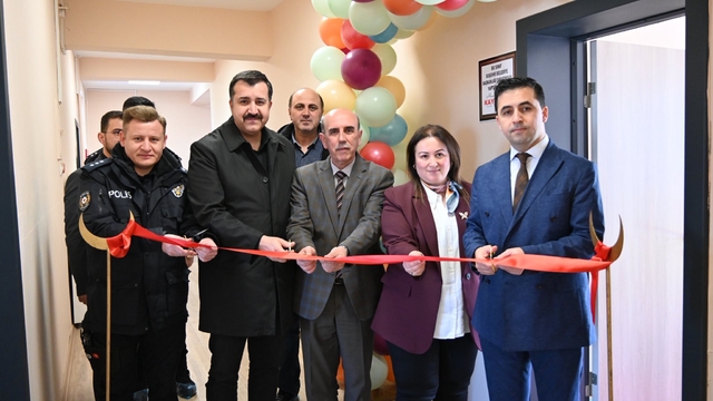 Suşehri Belediyesi, Kemalpaşa İlköğretim Okulu'na çocuk oyun sınıfı yaptı