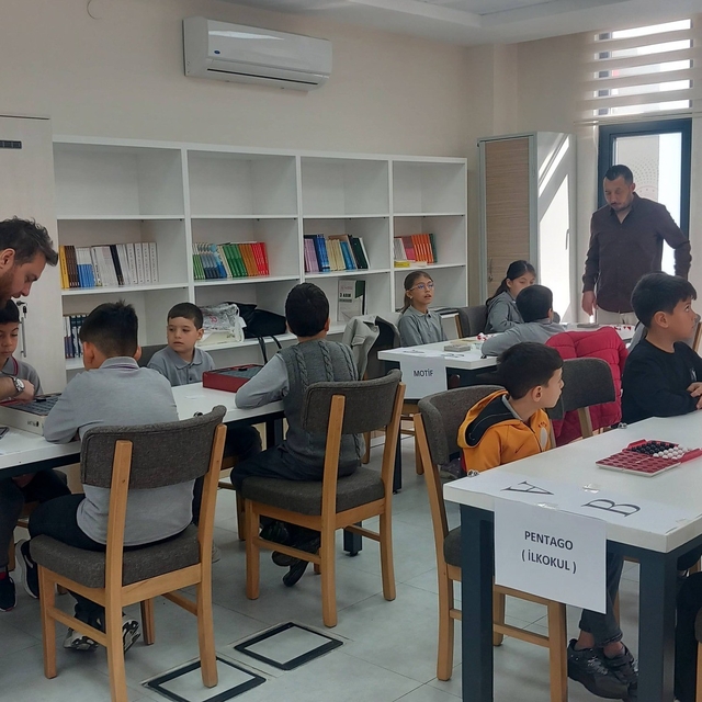 Yenipazar'da minik zihinler yarıştı, şampiyonlar belli oldu