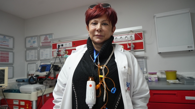 Boynunda kemoterapi, kalbinde meslek aşkı: İki farklı kanser ile mücadele eden hekimin sarsılmaz azmi