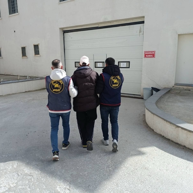 Dolandırıcılık suçundan aranan şahıs JASAT'tan kaçamadı