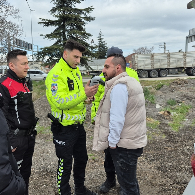 Muayenesiz araçla makas atan alkollü sürücüye 62 bin 719 TL ceza