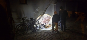 Apartman garajında çıkan yangın maddi hasara yol açtı