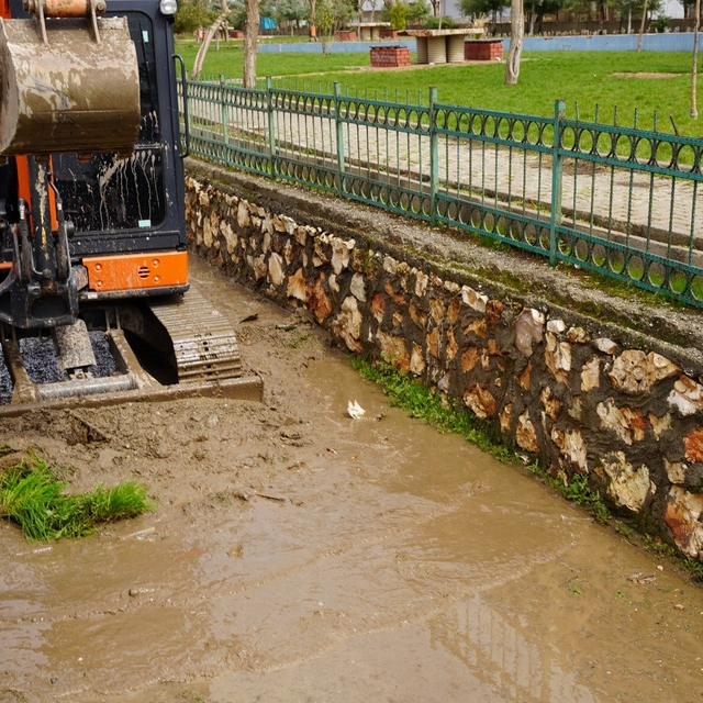 Kahta Belediyesi'nden yaz öncesi dere temizliği
