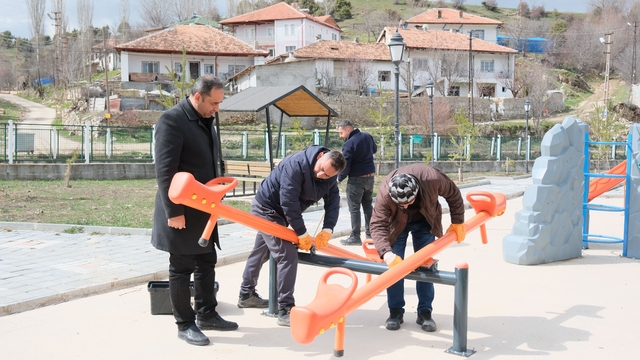 Akdağmadeni'nde bahar mesaisi: park ve bahçeler yenileniyor