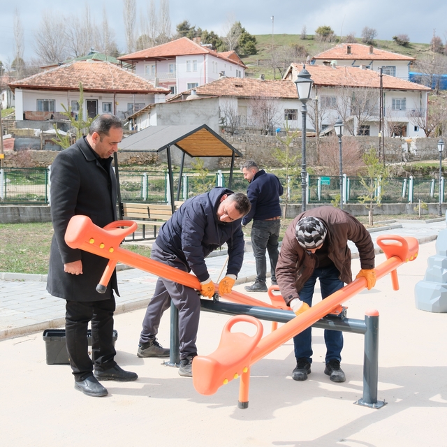 Akdağmadeni'nde bahar mesaisi: park ve bahçeler yenileniyor