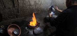 Bakırcılar Çarşısı'nda zamana direnen son ustalar