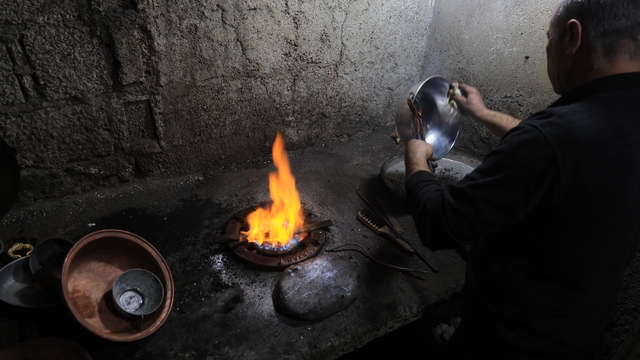 Bakırcılar Çarşısı'nda zamana direnen son ustalar