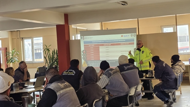 Fabrika çalışanlarına güvenlik trafik eğitimi