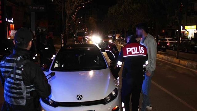 Stajyer ehliyeti ile direksiyon başında alkollü yakalandı