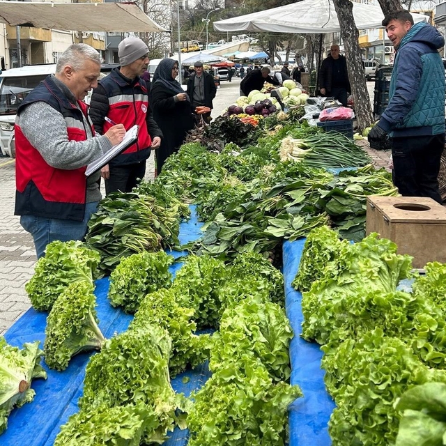 Simav'da pazar denetimleri sürüyor