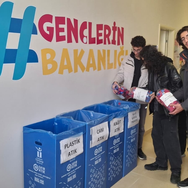 Hızır Bey Yurdu'nda 'Sıfır Atık' seferberliği
Üniversite öğrencileri daha t...