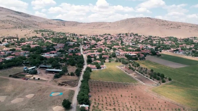Köyünün sit alanından çıkması için imza topluyor
Karacaören köyü muhtarı: "Sit alanı nedeniyle üretim kapasitesi düşüyor"
