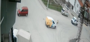 Karaman'da film sahnelerini aratmayan kaza Hafif ticari aracın çarptığı çocuk bir şey olmamış gibi ayağa kalkıp koşarak yoluna devam etti