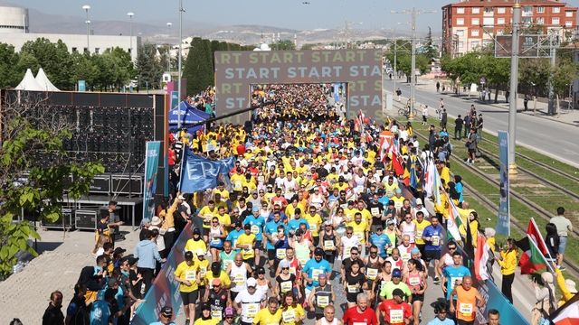 Başkan Altay tüm sporseverleri Uluslararası Konya Yarı Maratonu'na kayıt yaptırmaya davet etti