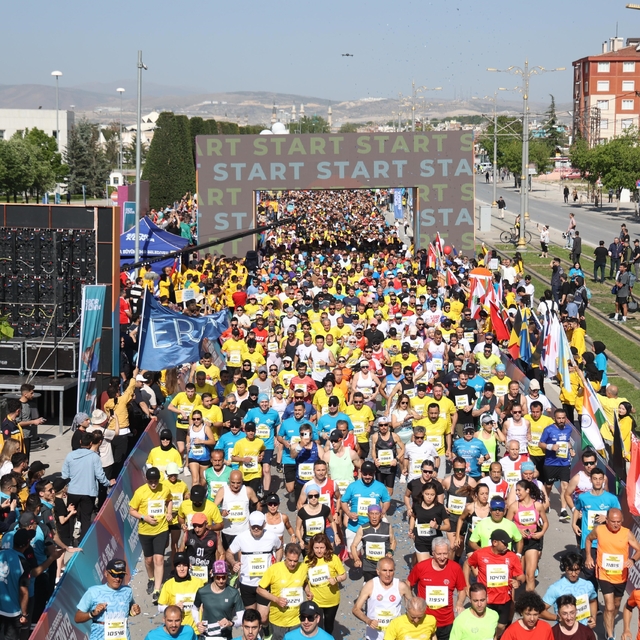 Başkan Altay tüm sporseverleri Uluslararası Konya Yarı Maratonu'na kayıt ya...