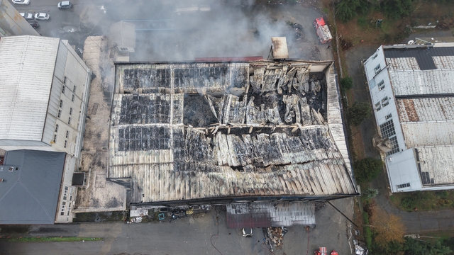 Trabzon'da yanan fındık fabrikasında hasar görüntülendi