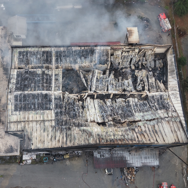 Trabzon'da yanan fındık fabrikasında hasar görüntülendi