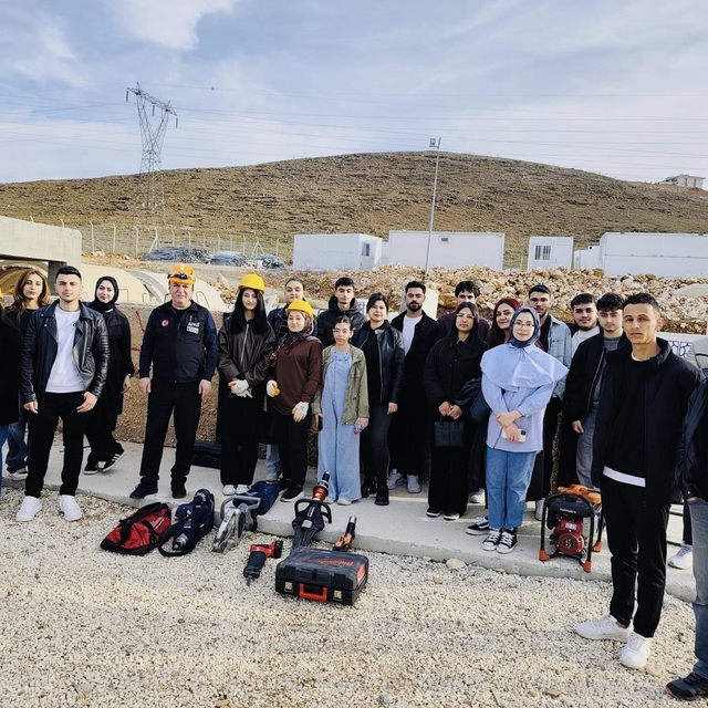 Elazığ'da öğrencilere temel arama ve kurtarma eğitimi verildi