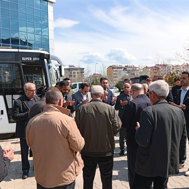Kovancılar'da umre kafilesi dualarla uğurlandı
