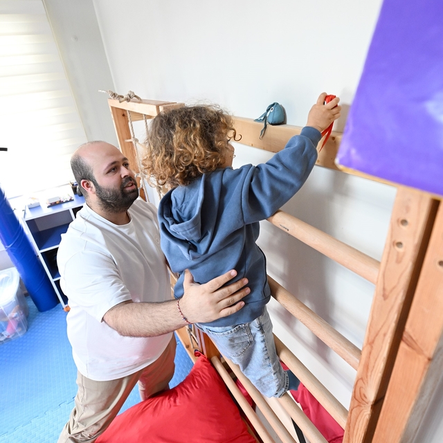 Mersin Büyükşehir Belediyesi DMD hastasına ergoterapi desteğini sürdürüyor