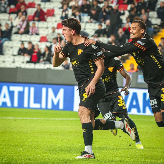 Göztepe'de Taha kulübeye çekildi