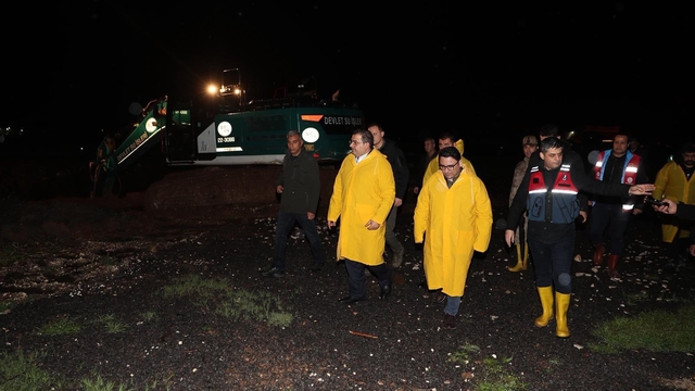 Canpolat ve Kaymakam Şahin'den gece sağanak mesaisi