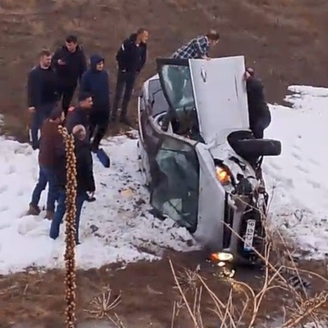 Şarampole uçan araçtaki sürücü burnu bile kanamadan kurtuldu