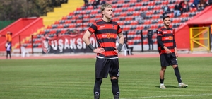 Uşakspor evinde yıkıldı