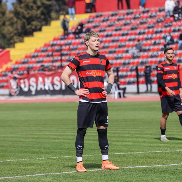 Uşakspor evinde yıkıldı