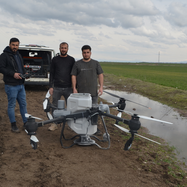 Muş'ta buğday tarlaları zirai insansız hava araçlarıyla gübreleniyor