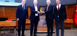 İYTE'nin 'üniversite-sanayi iş birliğine' EBSO'dan 3 ödül