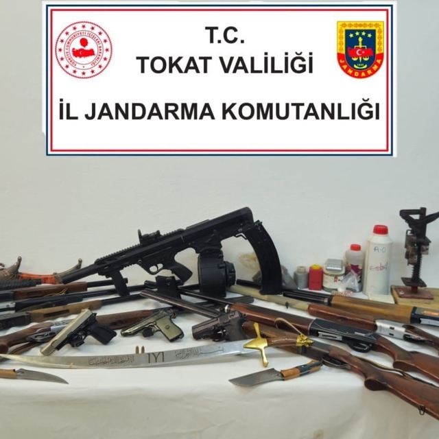 Tokat'ta silah ve tarihi eser operasyonu