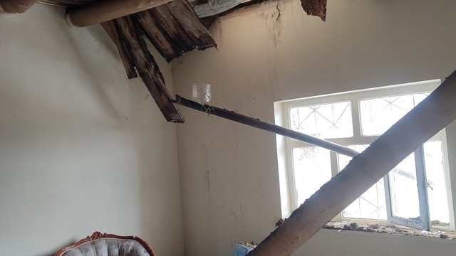 Hakkari'de 6 kişilik ailenin evi çöktü