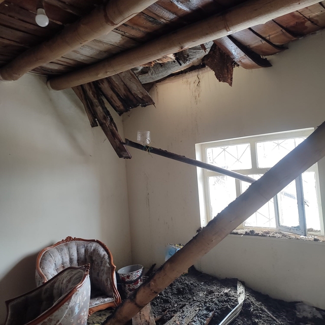 Hakkari'de 6 kişilik ailenin evi çöktü