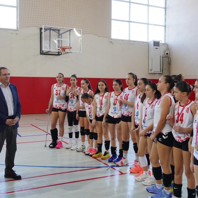 Ayvalıkgücü Belediyesporlu filenin sultanlarından büyük başarı