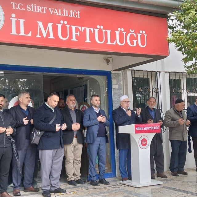 Siirt'te umreciler dualarla uğurlandı