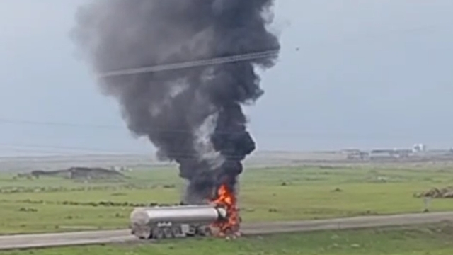 Cizre'de seyir halindeki tır alev topuna döndü