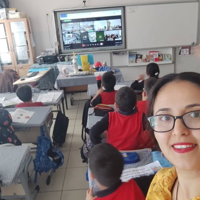 Köyceğiz Yangı İlkokulu öğrencileri 10 ülkeyle iletişim kurdu