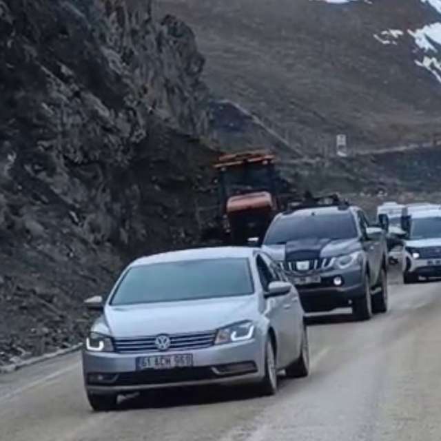 Yüksekova yolu trafiğe kapatılıyor