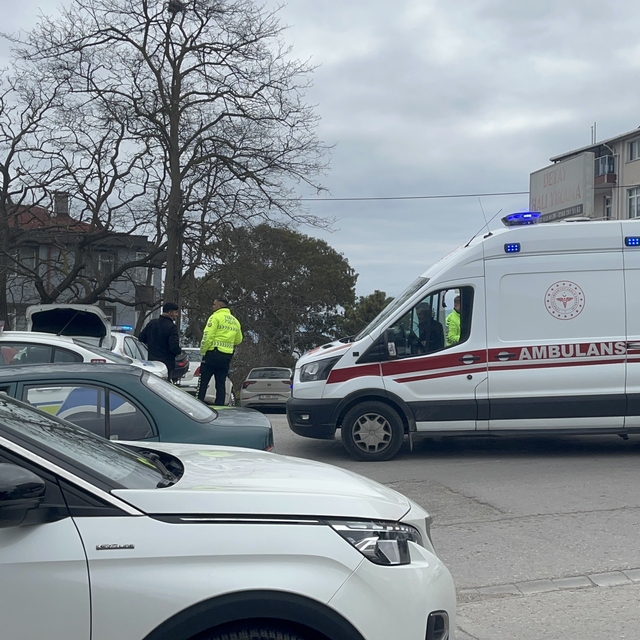 Sinop'ta devrilen elektrikli motosikletin sürücüsü yaralandı