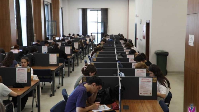 Şehzadeler Gençlik Evi Kütüphanesi'nde Sesli Çalışma Salonu hizmete girecek