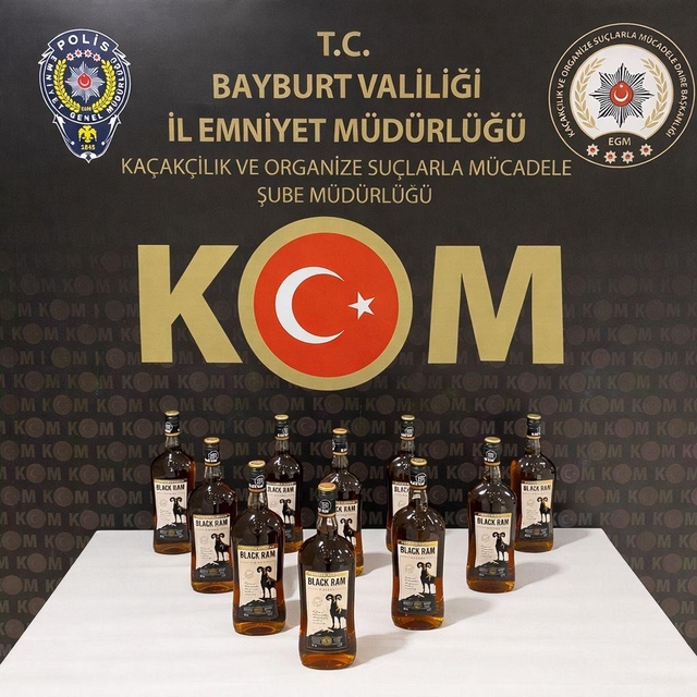 Bayburt'ta 10 litre kaçak alkol ele geçirildi