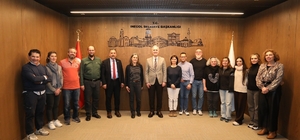 İspanyol misafirlerden İnegöl'ün 'Nöbetçi Kitaphane'lerine tam not