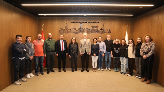 İspanyol misafirlerden İnegöl'ün 'Nöbetçi Kitaphane'lerine tam not